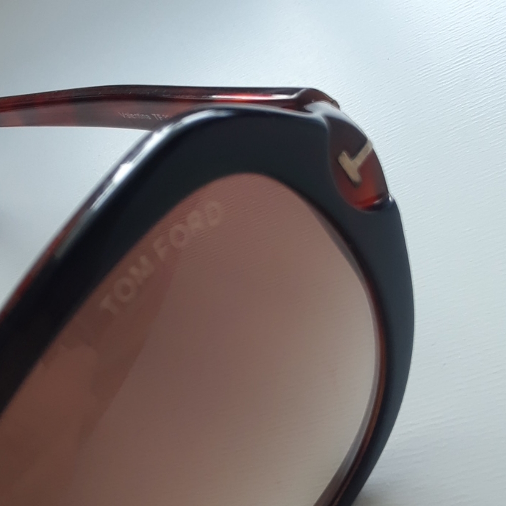 TOM FORD..VALENTINA SUNGLASSES - Picture 2 of 9